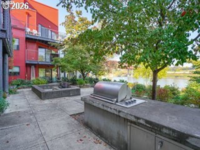 910 Nw NAITO Pkwy I23, Portland, OR 97209