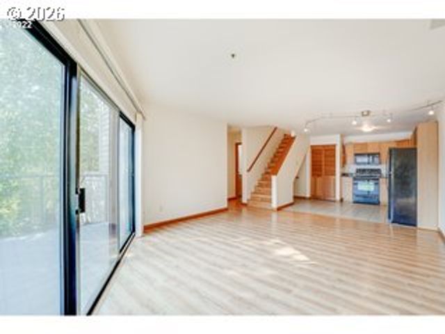 910 Nw NAITO Pkwy I23, Portland, OR 97209