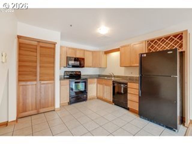910 Nw NAITO Pkwy I23, Portland, OR 97209