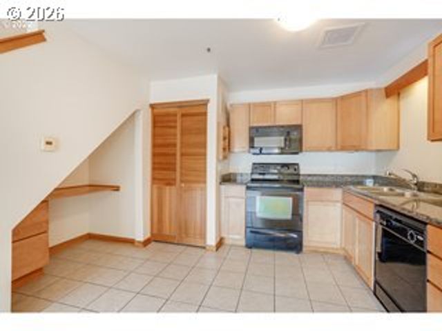 910 Nw NAITO Pkwy I23, Portland, OR 97209