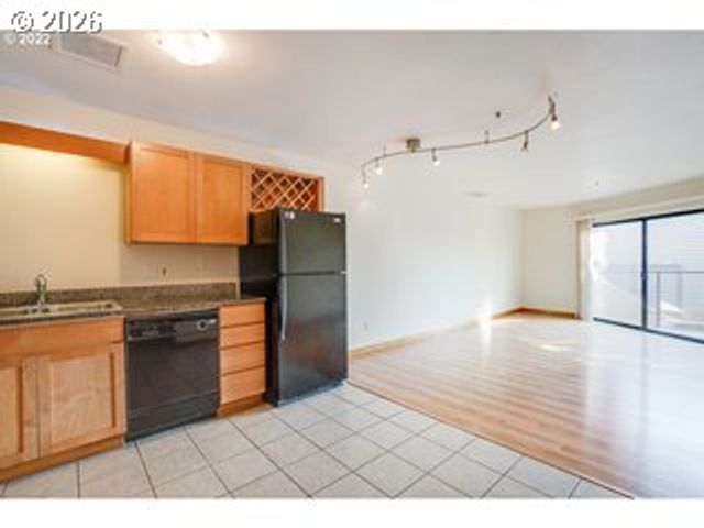 910 Nw NAITO Pkwy I23, Portland, OR 97209