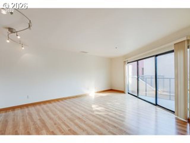 910 Nw NAITO Pkwy I23, Portland, OR 97209
