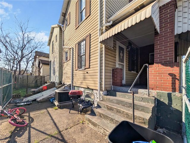 201 Comrie Ave, Braddock, PA 15104