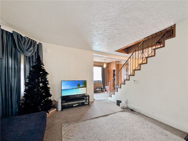 201 Comrie Ave, Braddock, PA 15104
