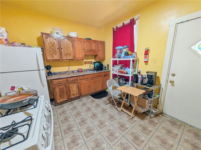 201 Comrie Ave, Braddock, PA 15104