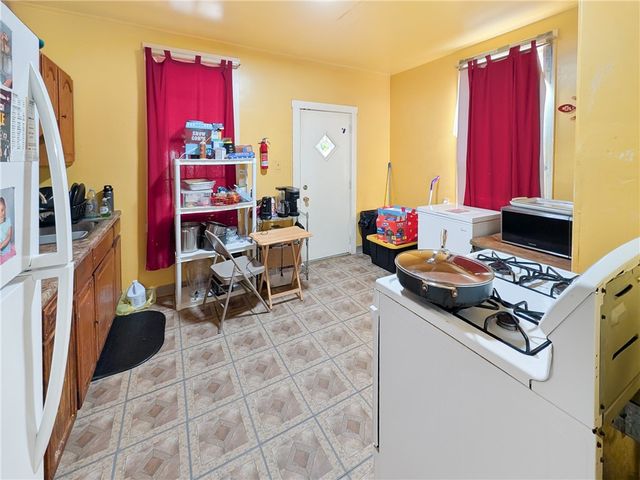 201 Comrie Ave, Braddock, PA 15104