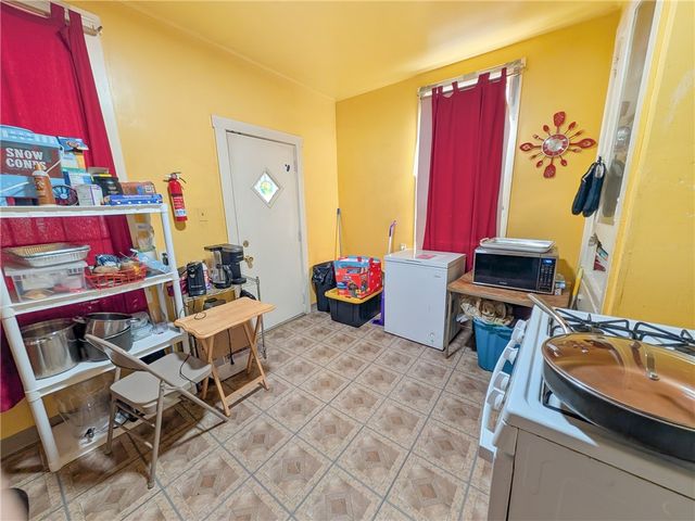 201 Comrie Ave, Braddock, PA 15104