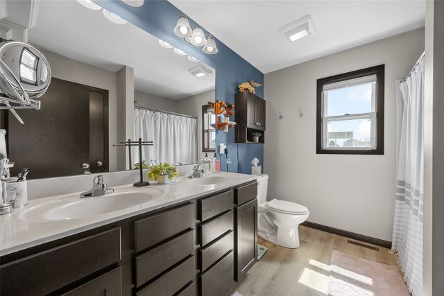 7413 Summerset Avenue NE, Cedar Rapids, IA 52402