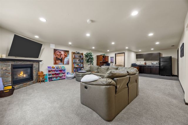 7413 Summerset Avenue NE, Cedar Rapids, IA 52402