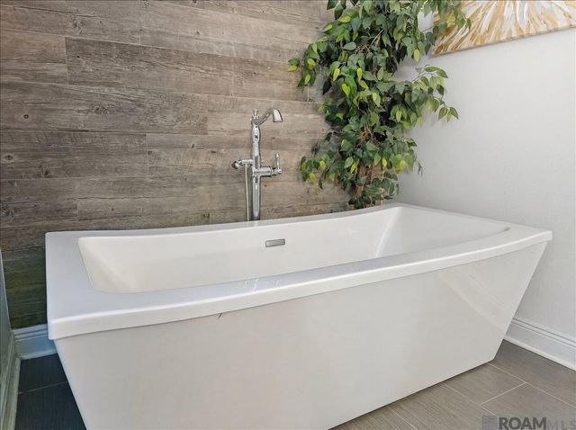 5341 Riverbend Blvd, Baton Rouge, LA 70820