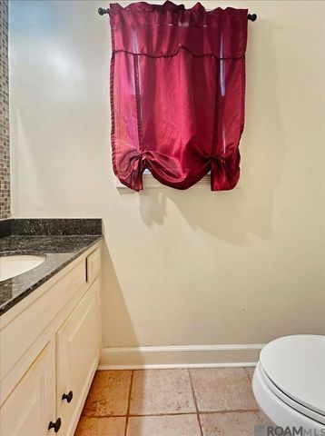 5341 Riverbend Blvd, Baton Rouge, LA 70820