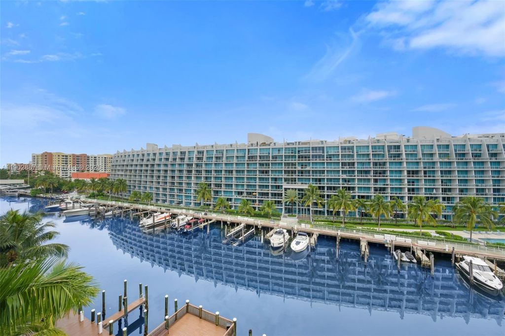 3001 NE 185 St 613, Aventura, FL 33180
