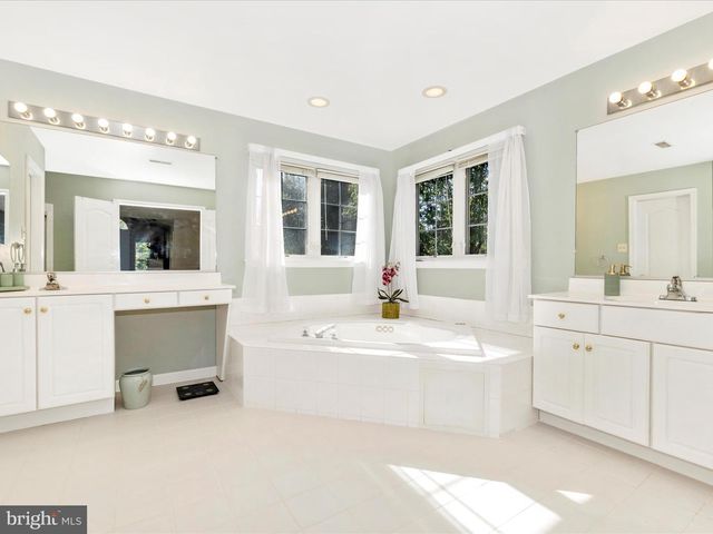 13681 SAMHILL DR, Mount Airy, MD 21771