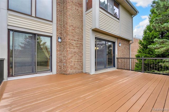 29118 E Chanticleer Drive, Southfield, MI 48034
