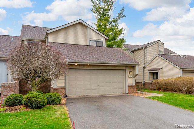 29118 E Chanticleer Drive, Southfield, MI 48034