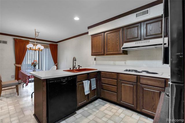 29118 E Chanticleer Drive, Southfield, MI 48034