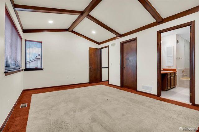 29118 E Chanticleer Drive, Southfield, MI 48034