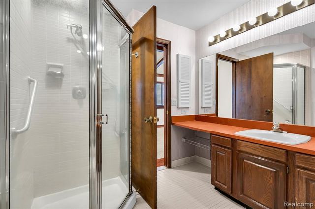 29118 E Chanticleer Drive, Southfield, MI 48034