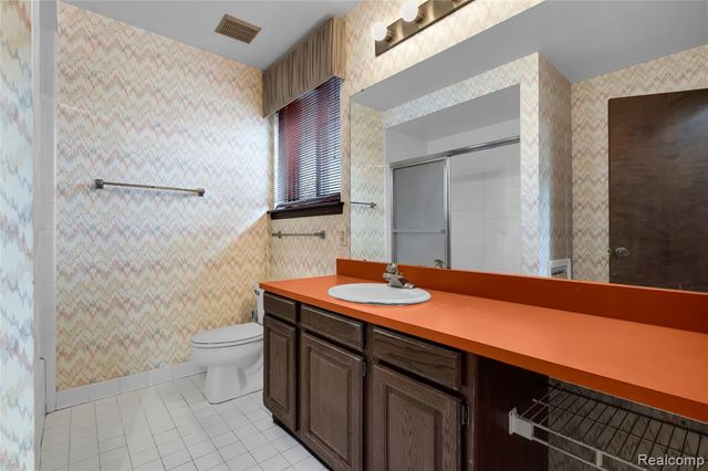 29118 E Chanticleer Drive, Southfield, MI 48034