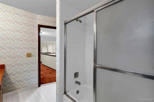 29118 E Chanticleer Drive, Southfield, MI 48034