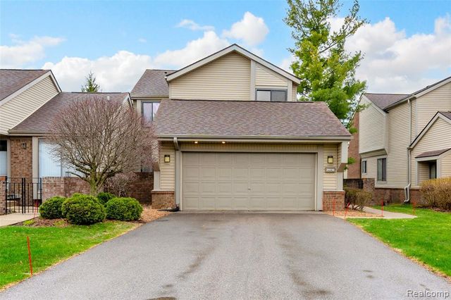 29118 E Chanticleer Drive, Southfield, MI 48034