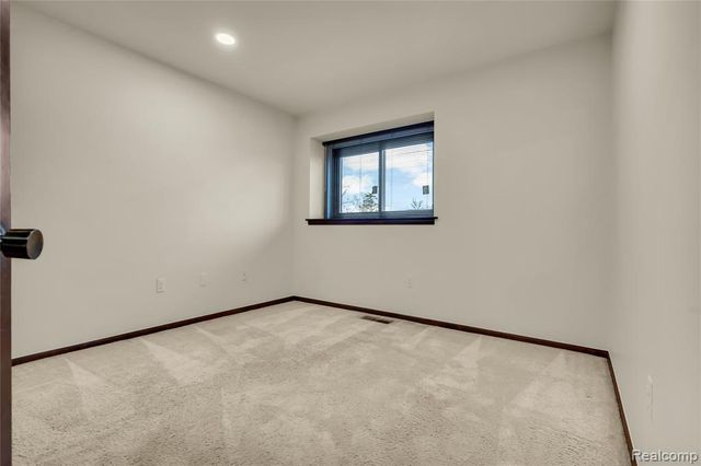 29118 E Chanticleer Drive, Southfield, MI 48034