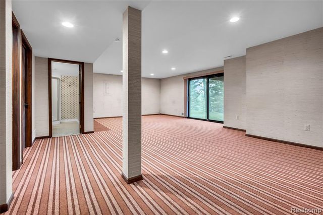 29118 E Chanticleer Drive, Southfield, MI 48034
