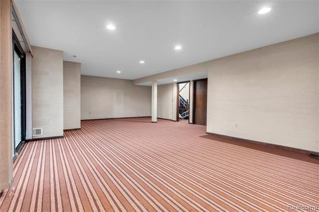 29118 E Chanticleer Drive, Southfield, MI 48034