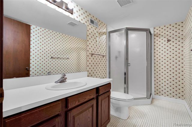29118 E Chanticleer Drive, Southfield, MI 48034