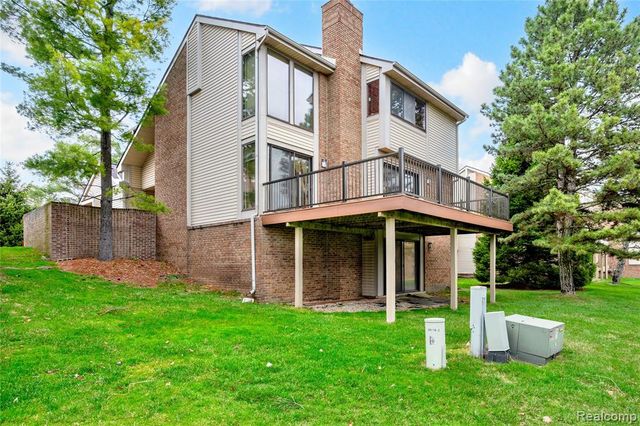 29118 E Chanticleer Drive, Southfield, MI 48034