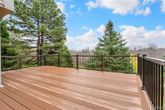 29118 E Chanticleer Drive, Southfield, MI 48034