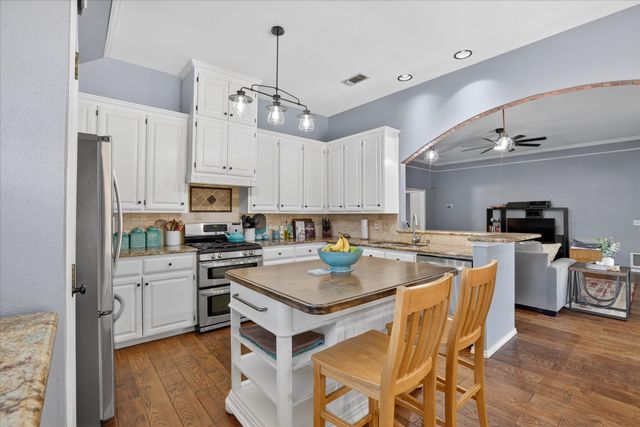 324 Woodcrest Drive, Saginaw, TX 76179