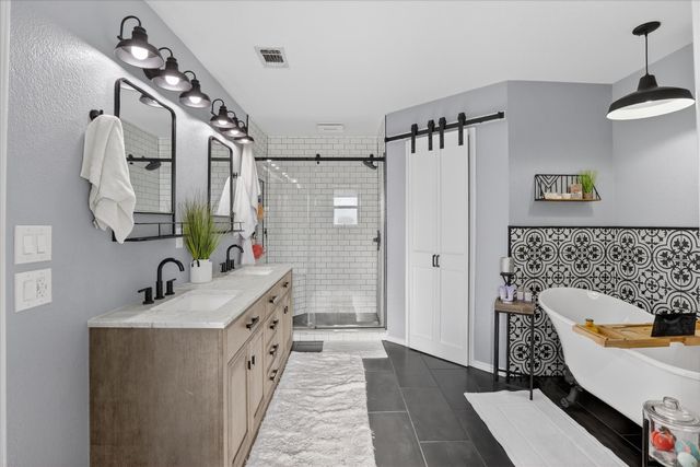 324 Woodcrest Drive, Saginaw, TX 76179