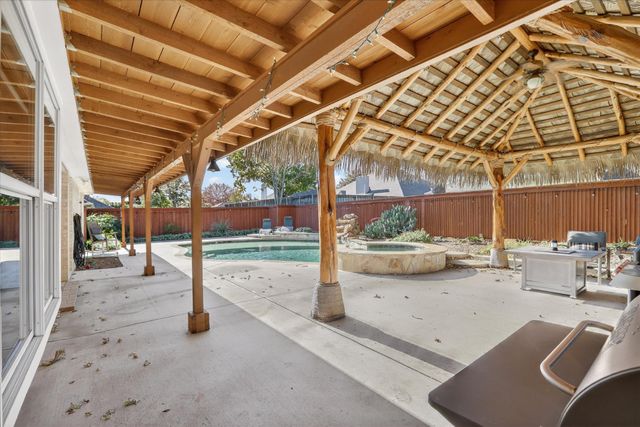 324 Woodcrest Drive, Saginaw, TX 76179