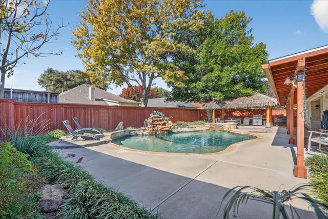 324 Woodcrest Drive, Saginaw, TX 76179