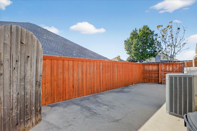 324 Woodcrest Drive, Saginaw, TX 76179