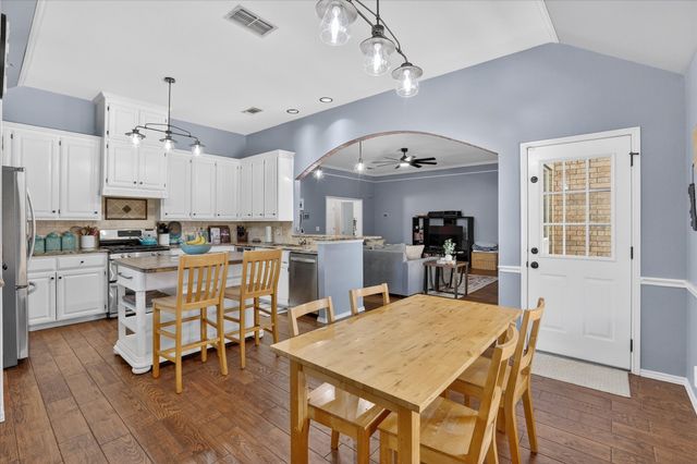 324 Woodcrest Drive, Saginaw, TX 76179