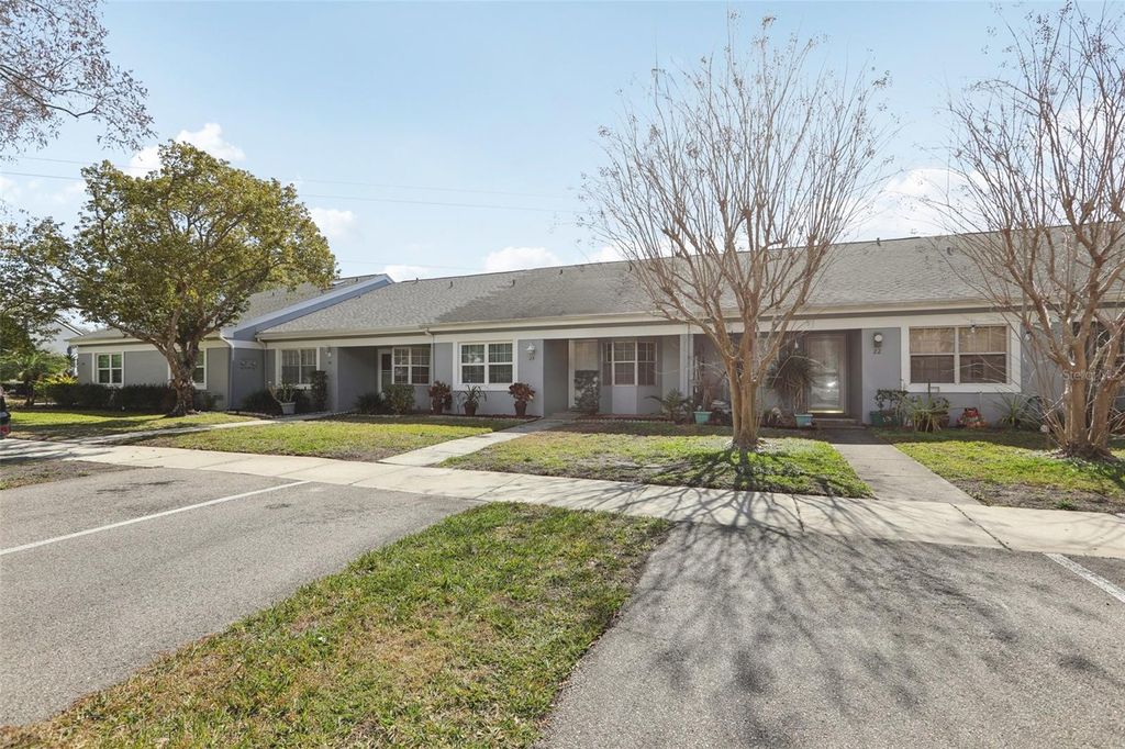 Image 3 of property listing at 28 BRIGTON COURT, Safety Harbor, FL 34695