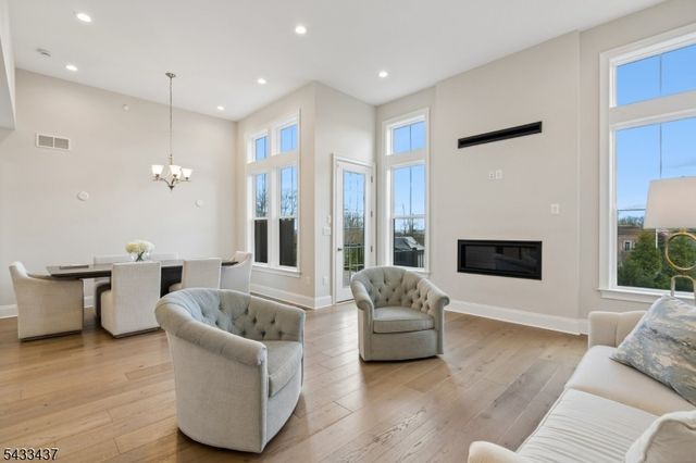 6 Concord Ct, Warren Twp., NJ 07059