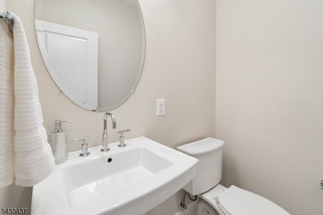 6 Concord Ct, Warren Twp., NJ 07059
