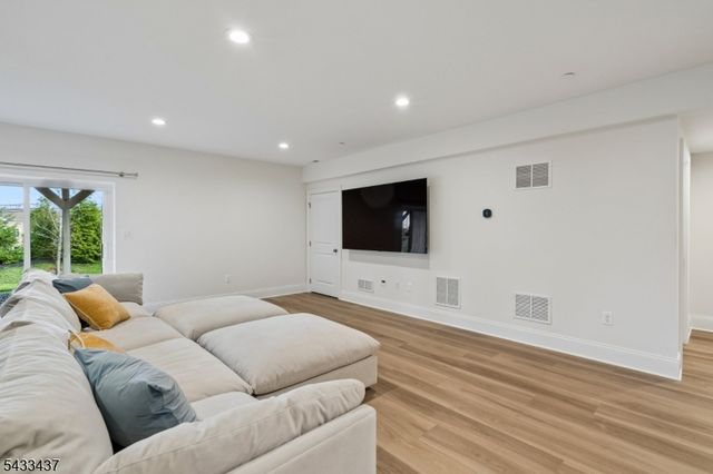 6 Concord Ct, Warren Twp., NJ 07059