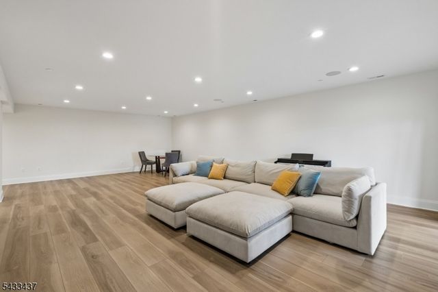 6 Concord Ct, Warren Twp., NJ 07059