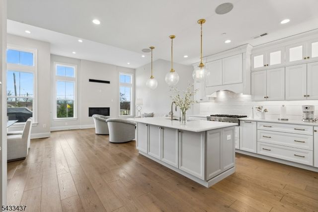 6 Concord Ct, Warren Twp., NJ 07059