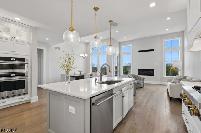 6 Concord Ct, Warren Twp., NJ 07059