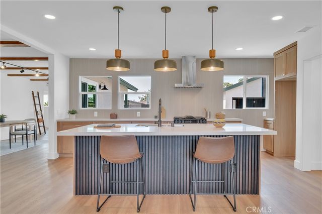 10525 S 5th Avenue, Inglewood, CA 90303