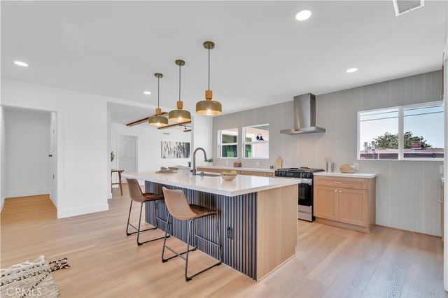 10525 S 5th Avenue, Inglewood, CA 90303