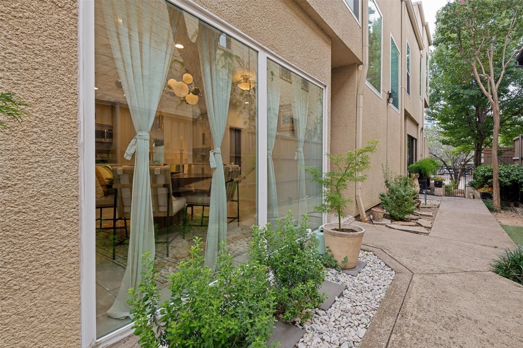 2509 Welborn Street C, Dallas, TX 75219