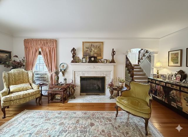 502 S I Oka Avenue, Mount Prospect, IL 60056