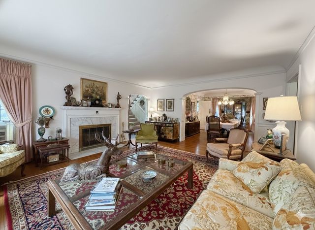 502 S I Oka Avenue, Mount Prospect, IL 60056