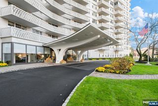 2000 Linwood Avenue 9W, Fort Lee, NJ 07024